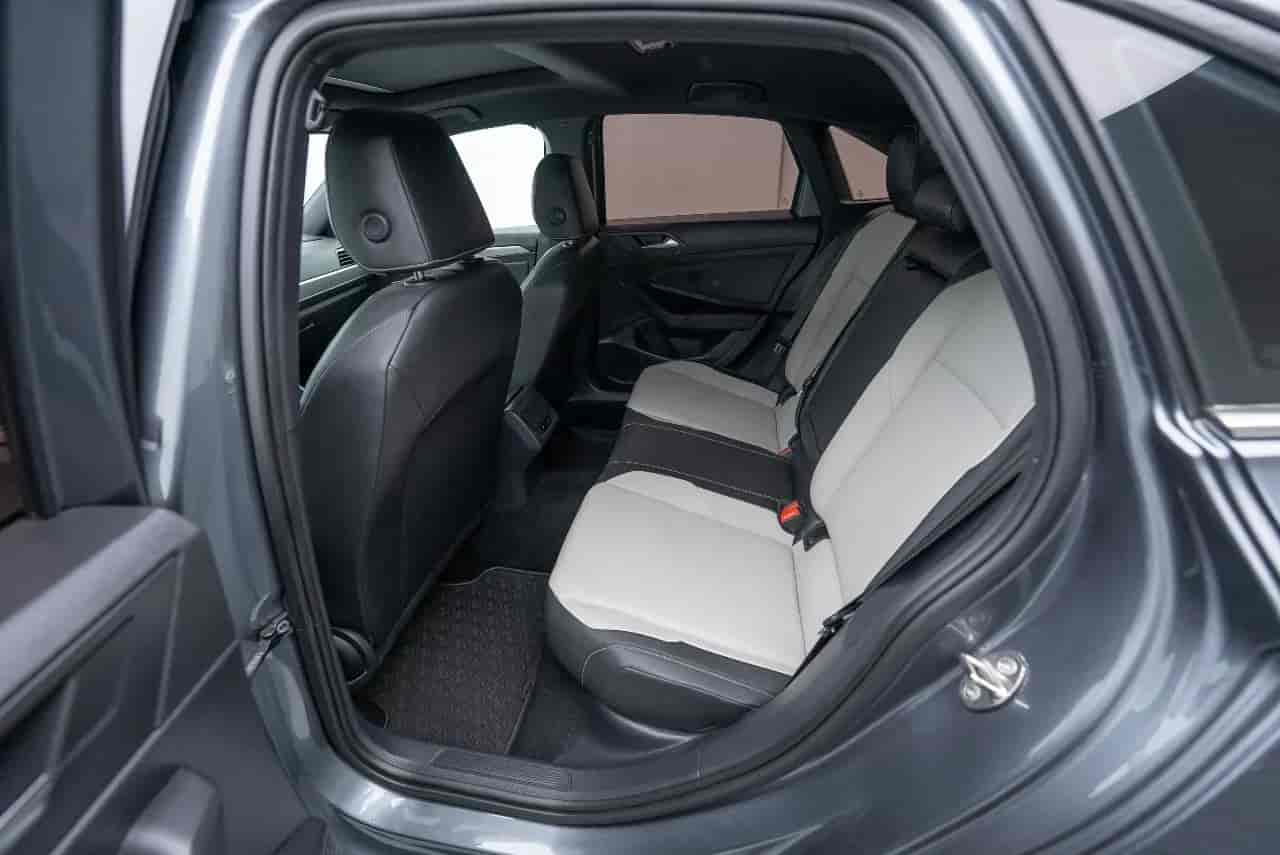 VOLKSWAGEN Jetta - 8