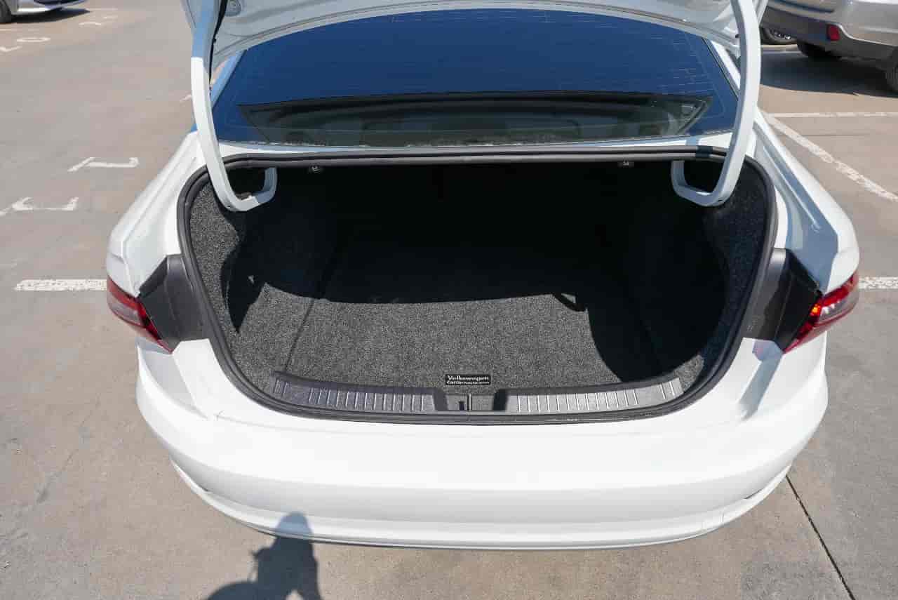 VOLKSWAGEN Jetta - 7