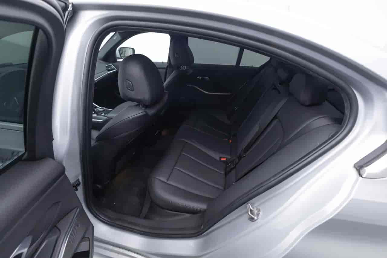 BMW 3-Series - 8
