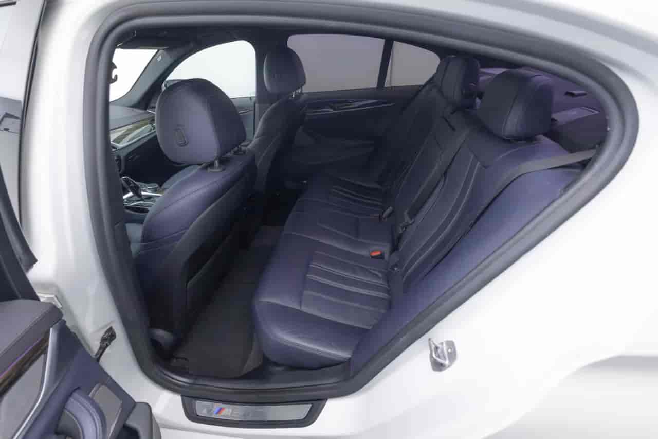 BMW 5-Series - 8