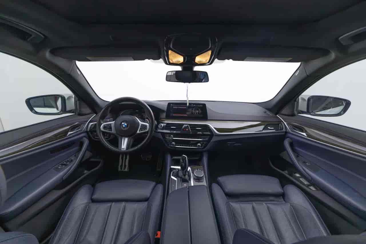 BMW 5-Series - 9