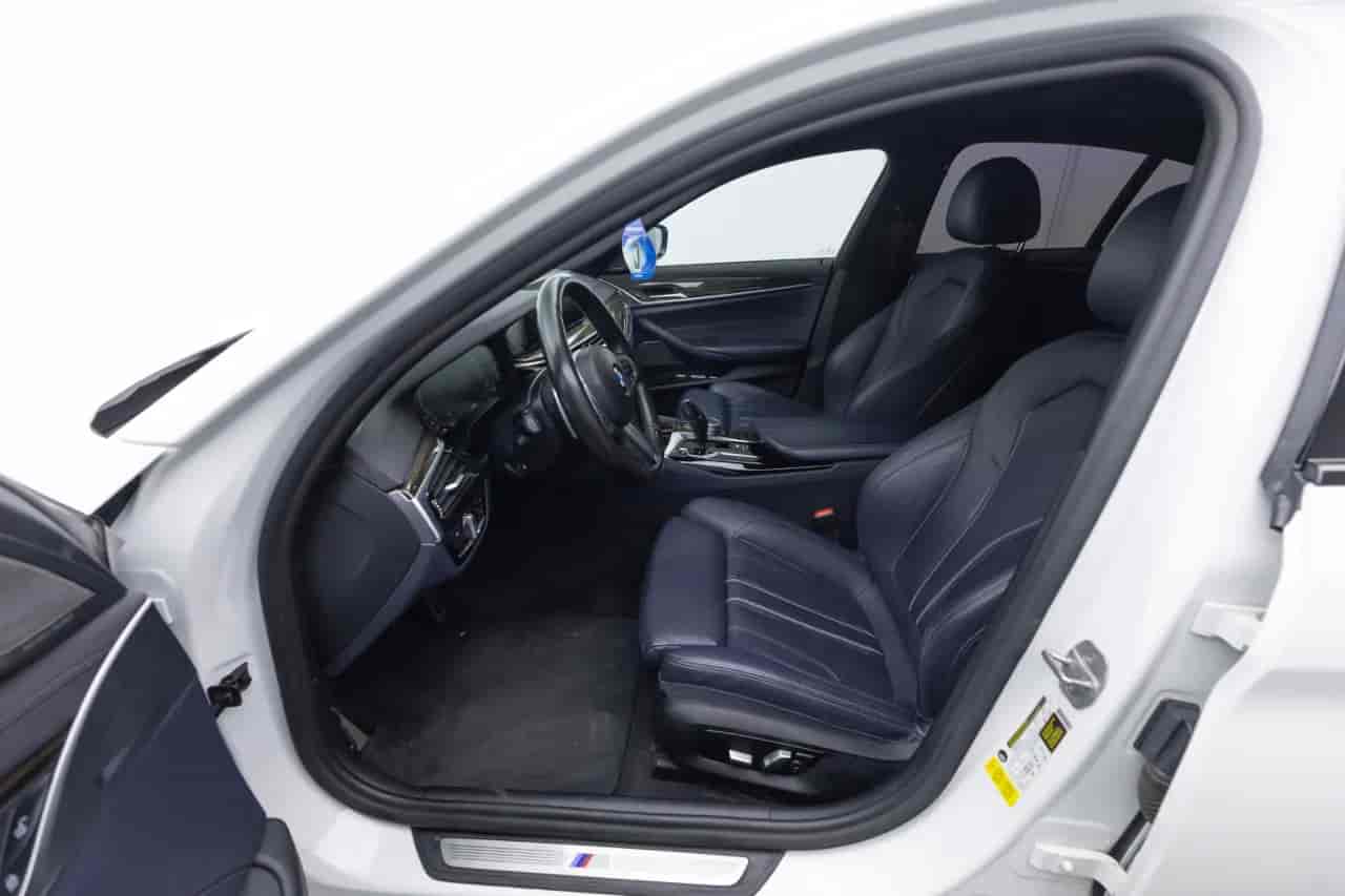 BMW 5-Series - 10