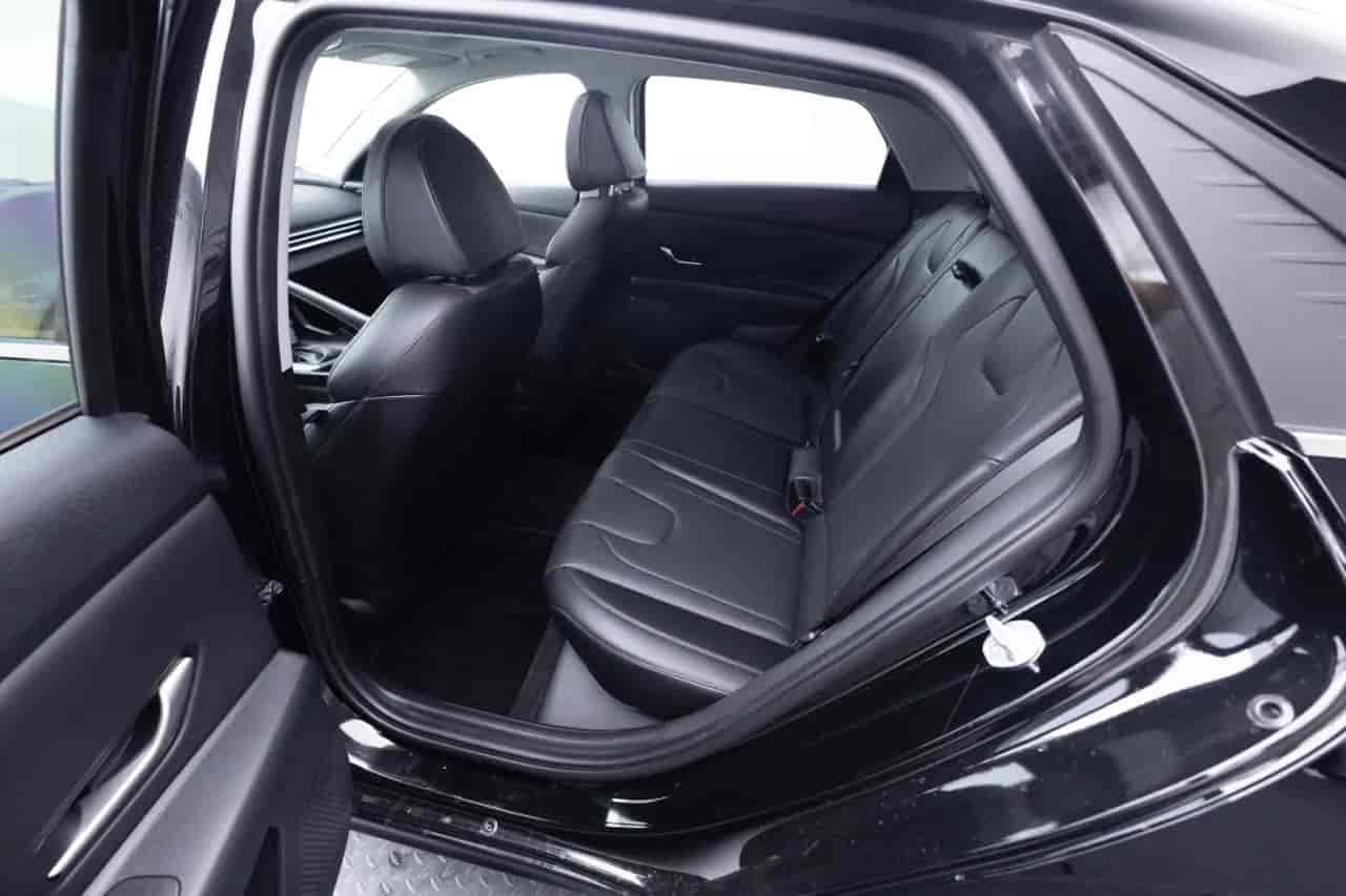 HYUNDAI Elantra - 8