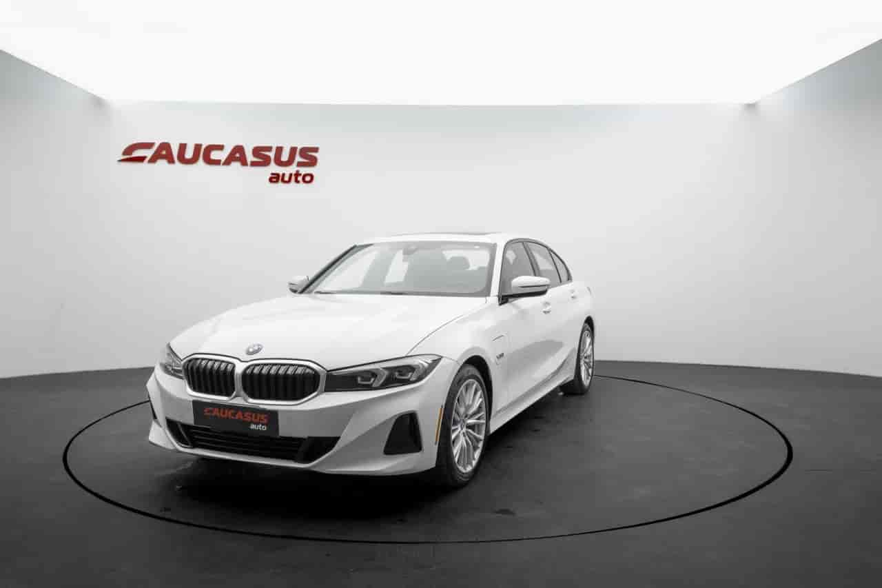 BMW 3-Series - 1
