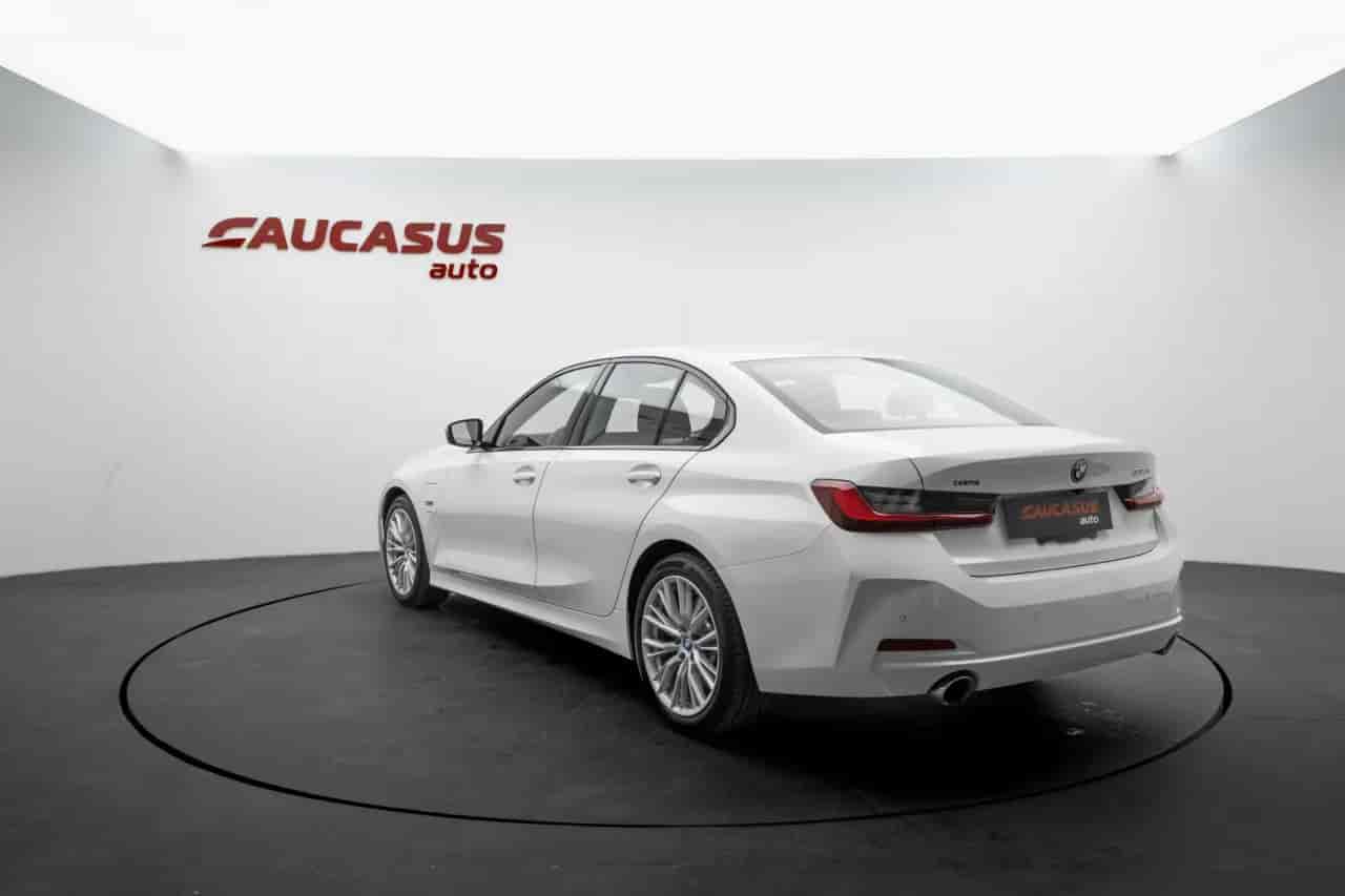 BMW 3-Series - 6
