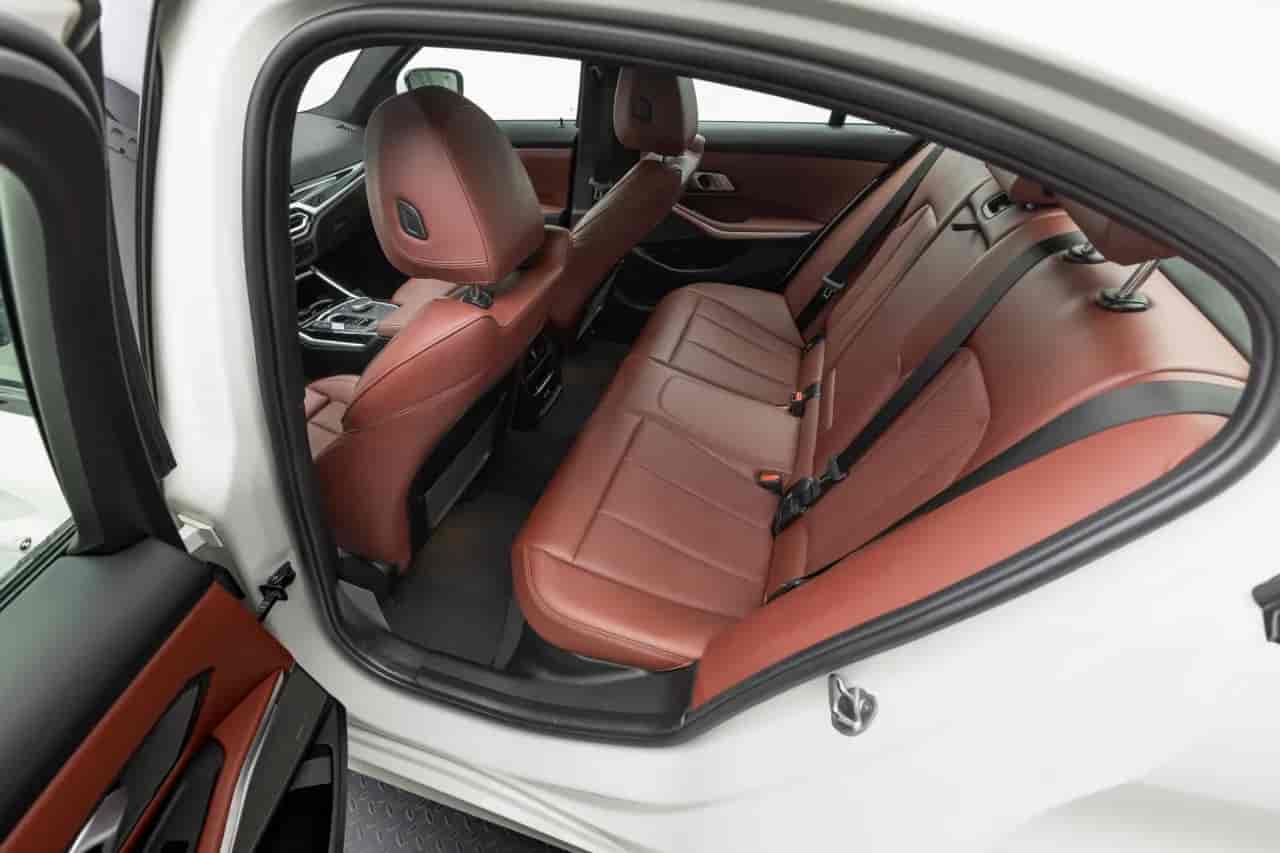 BMW 3-Series - 8