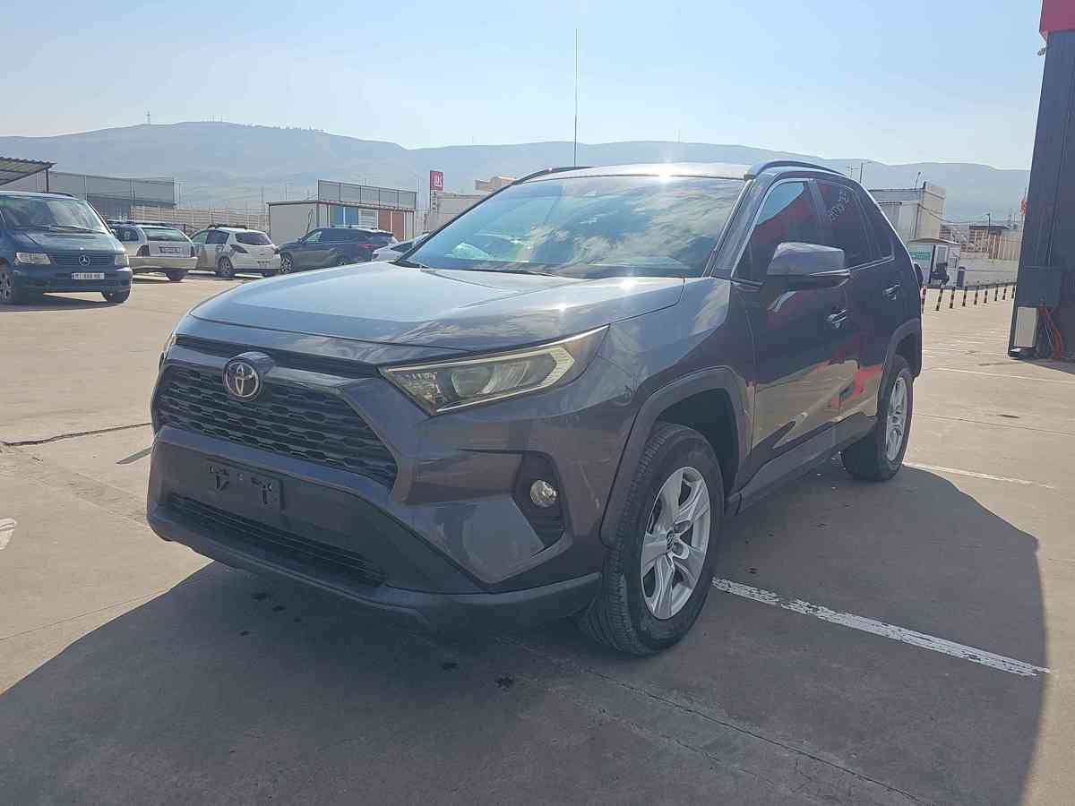TOYOTA RAV4 - 1