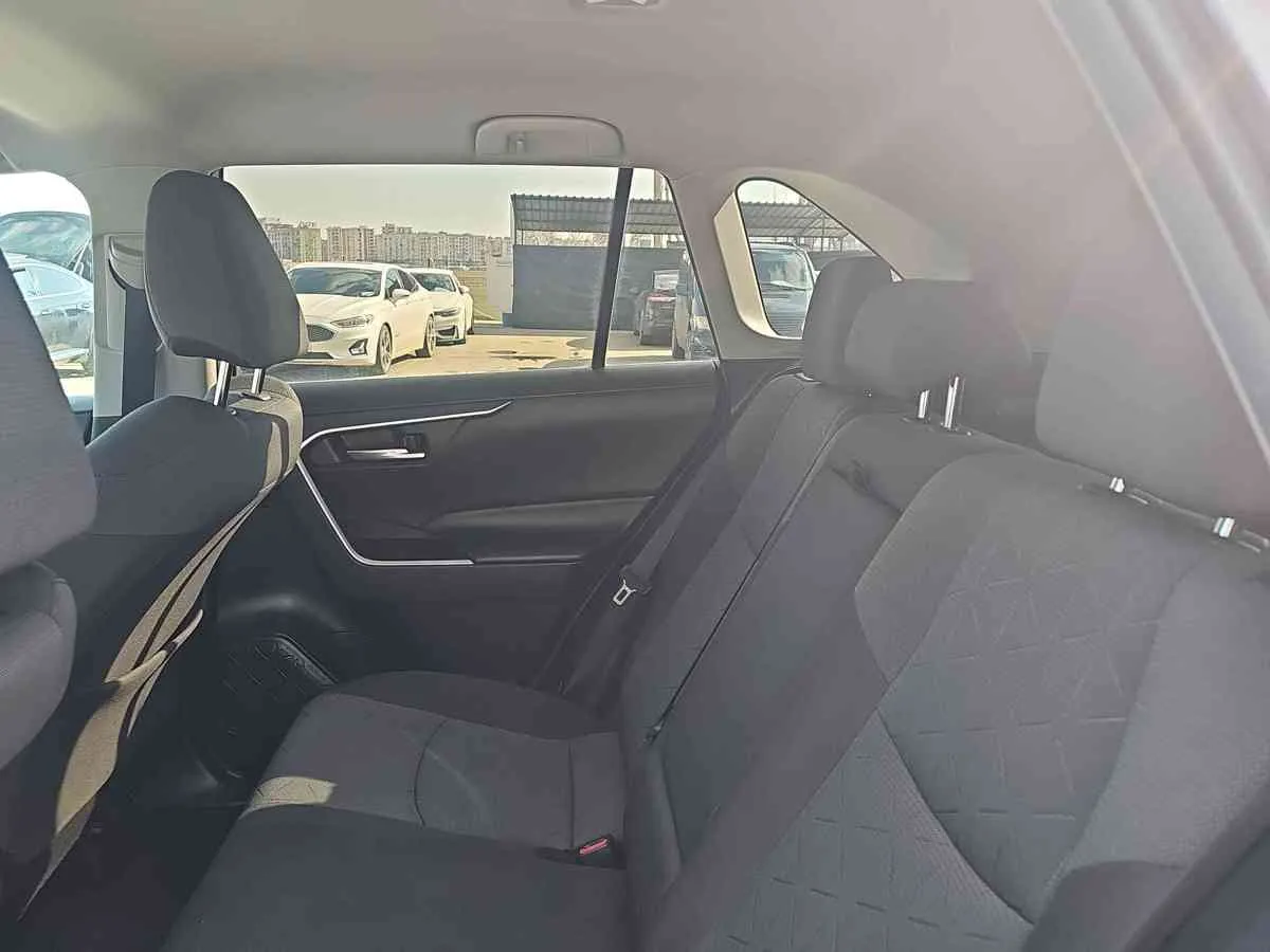 TOYOTA RAV4 - 7