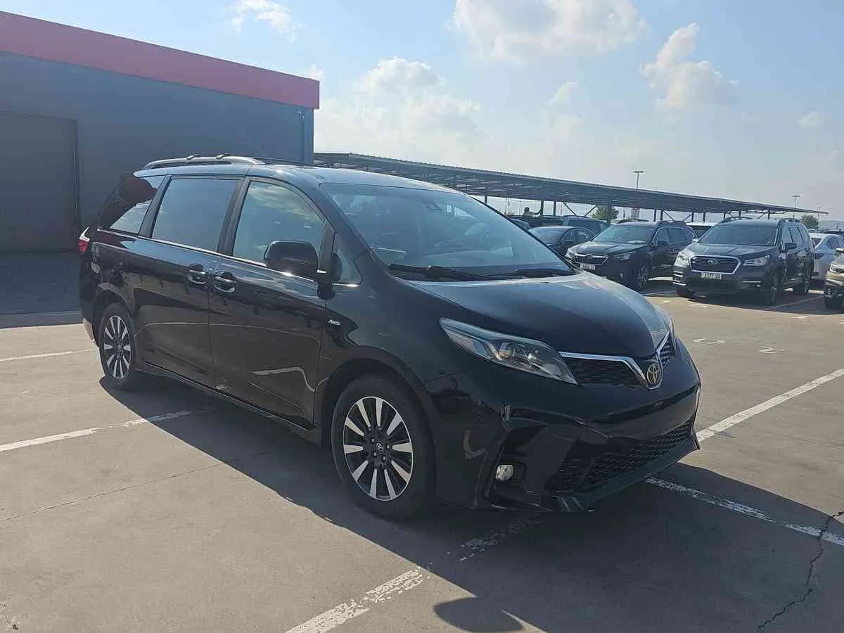 TOYOTA Sienna - 3