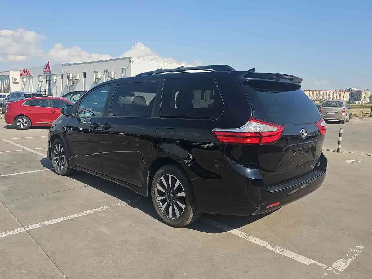 TOYOTA Sienna - 6