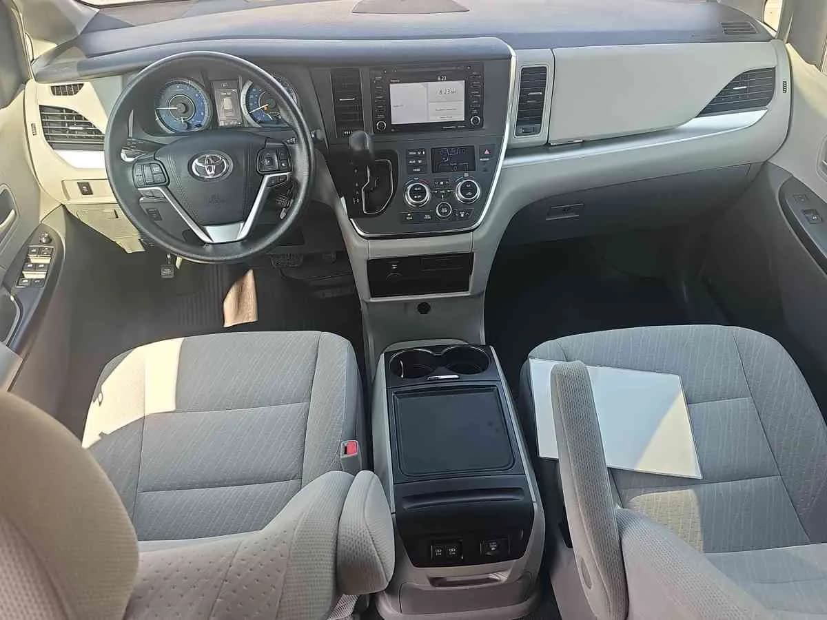 TOYOTA Sienna - 9