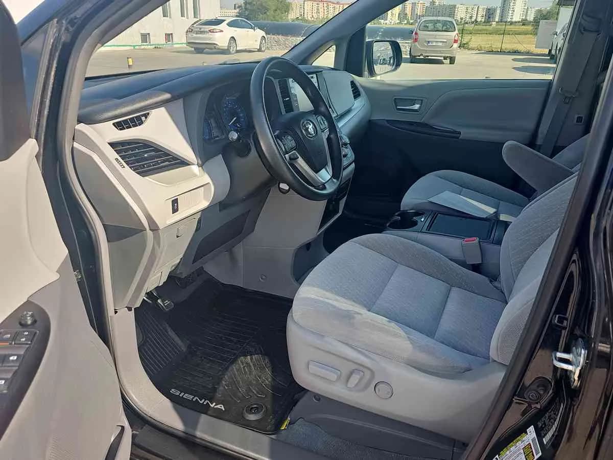 TOYOTA Sienna - 10