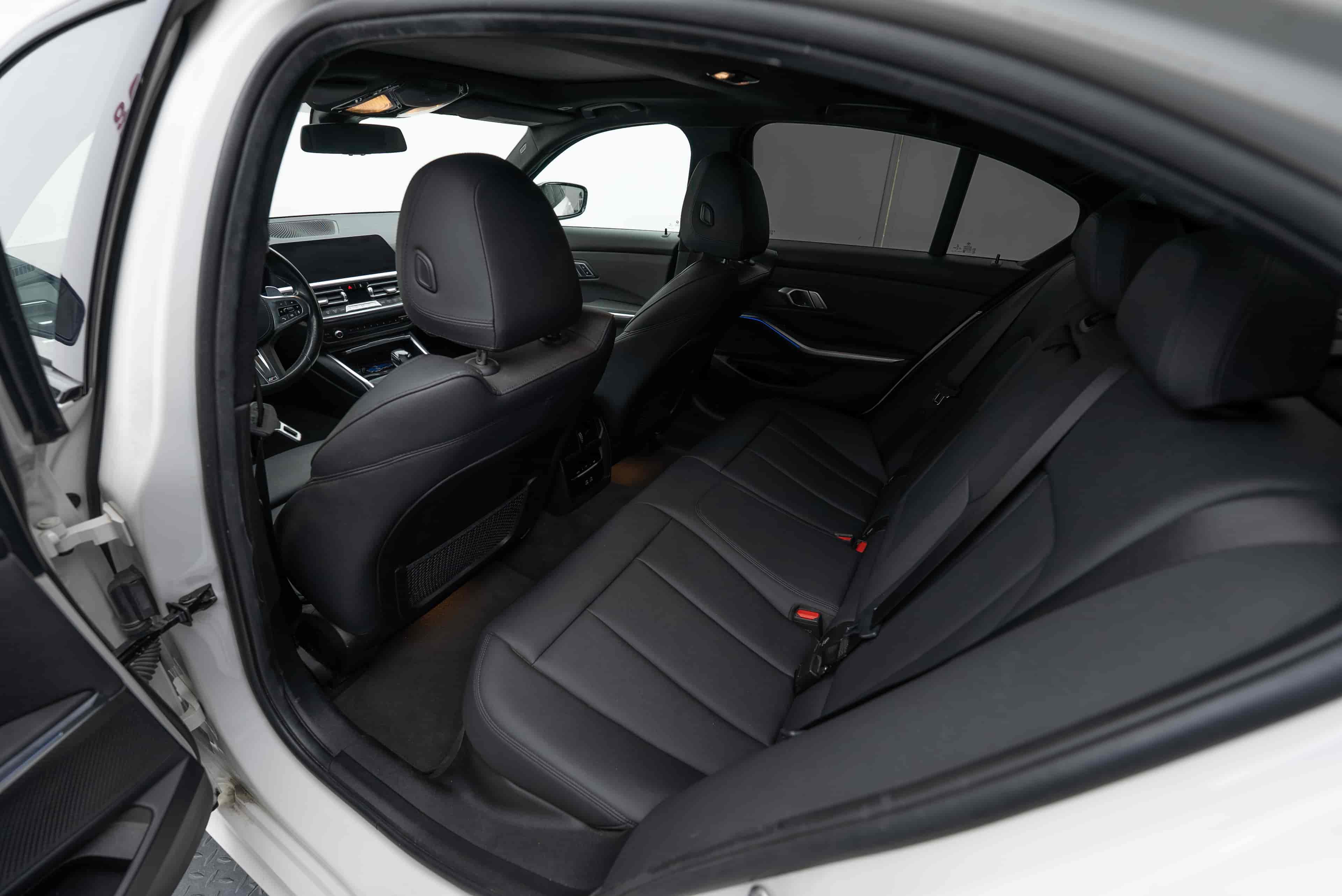BMW 330i - 8