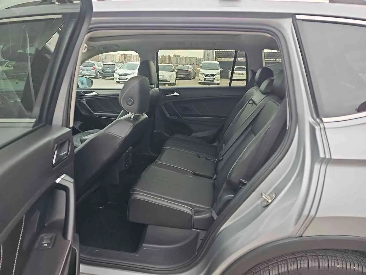 VOLKSWAGEN Tiguan - 8