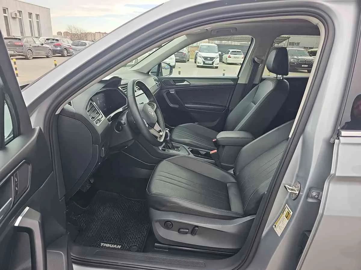 VOLKSWAGEN Tiguan - 10