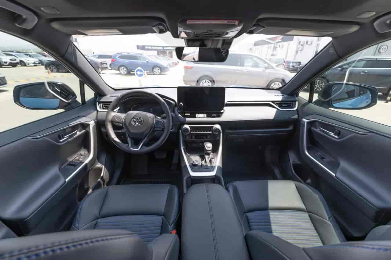 TOYOTA RAV4 - 8