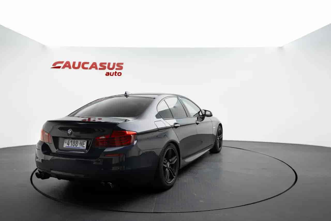 BMW 5-Series - 4