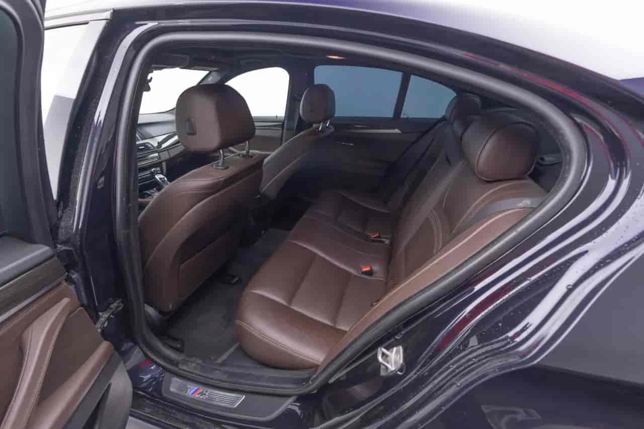 BMW 5-Series - 8
