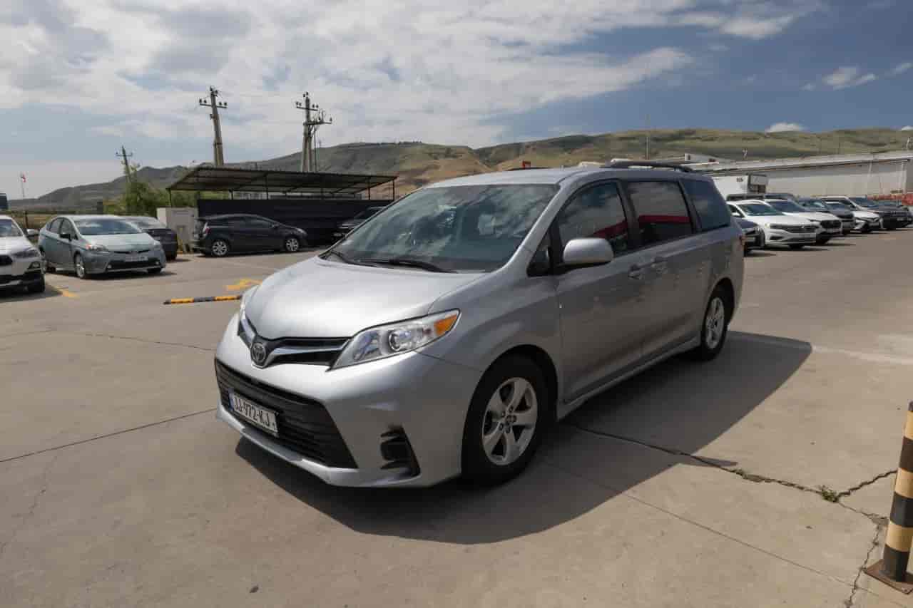 TOYOTA Sienna - 1