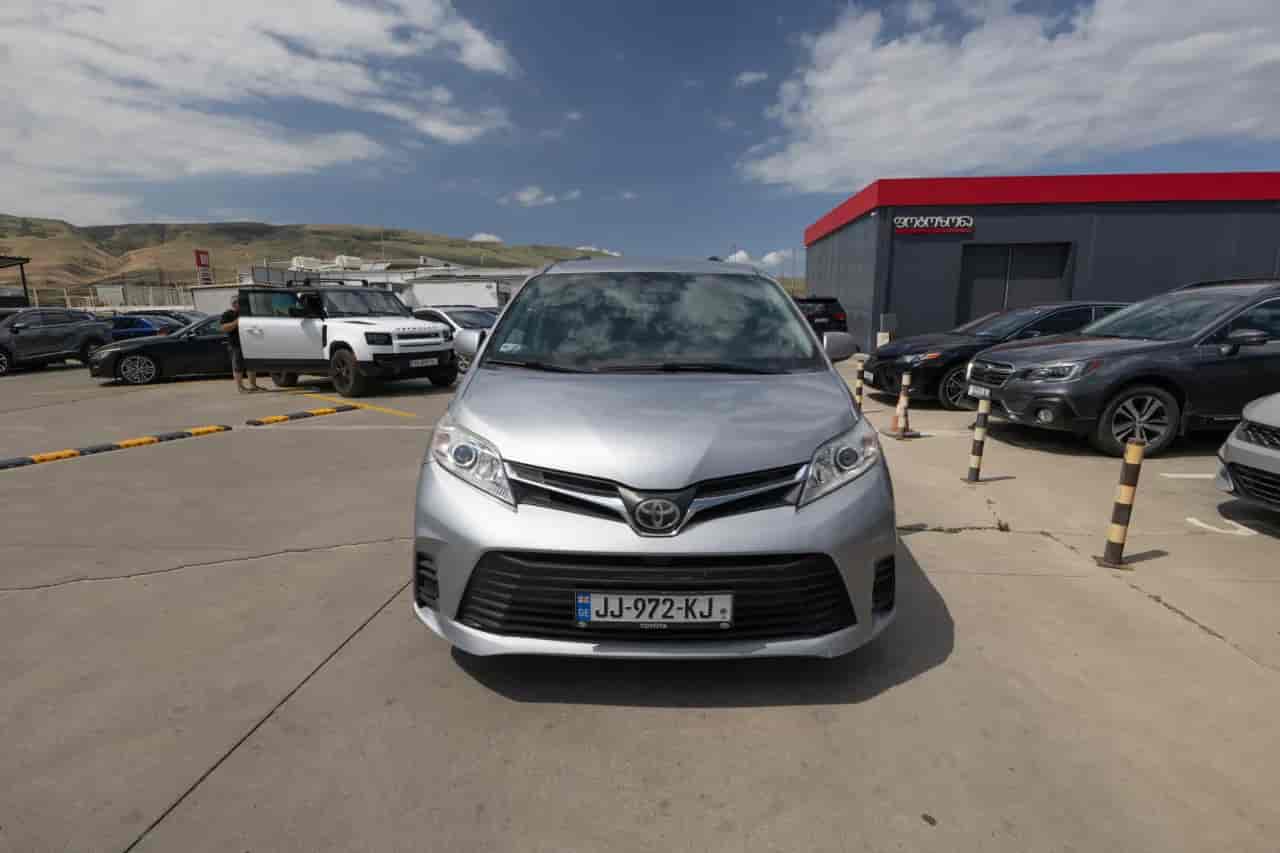 TOYOTA Sienna - 2
