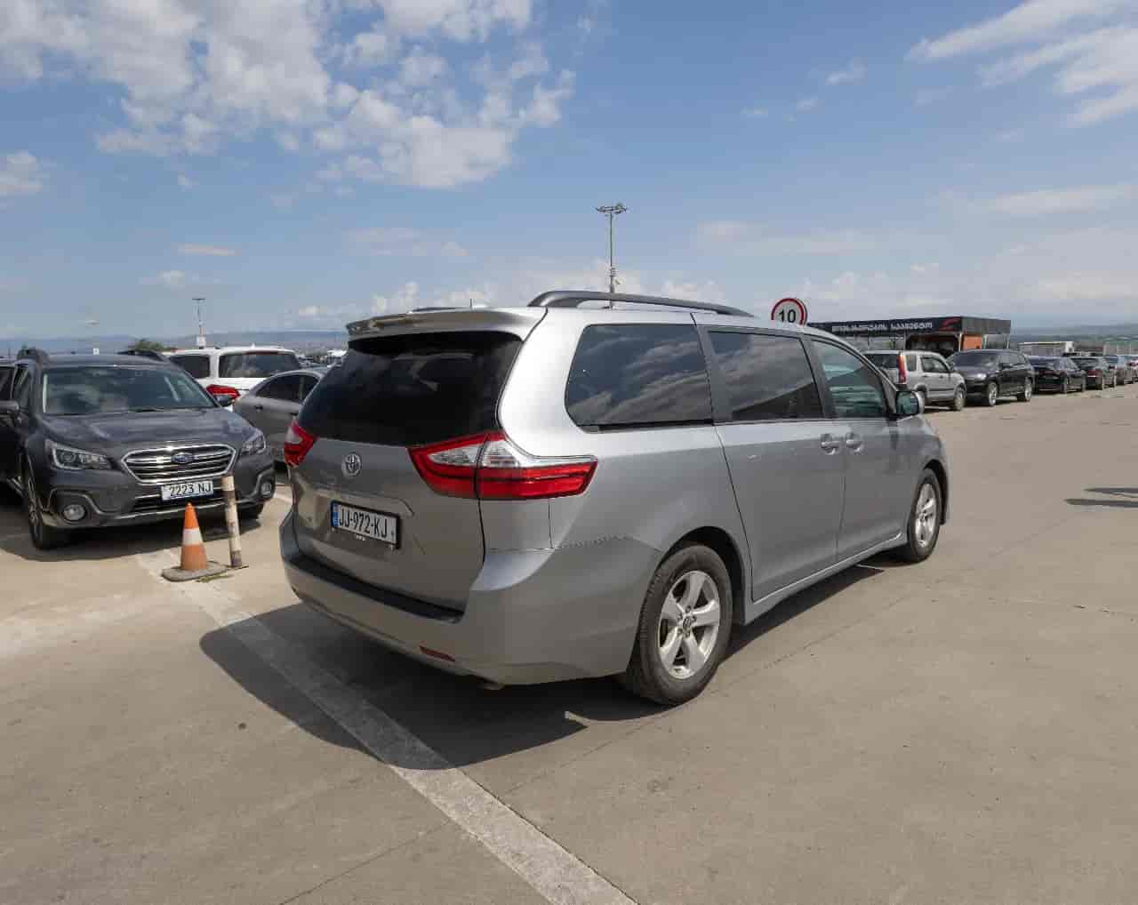 TOYOTA Sienna - 4