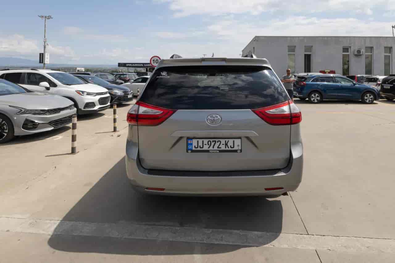 TOYOTA Sienna - 5