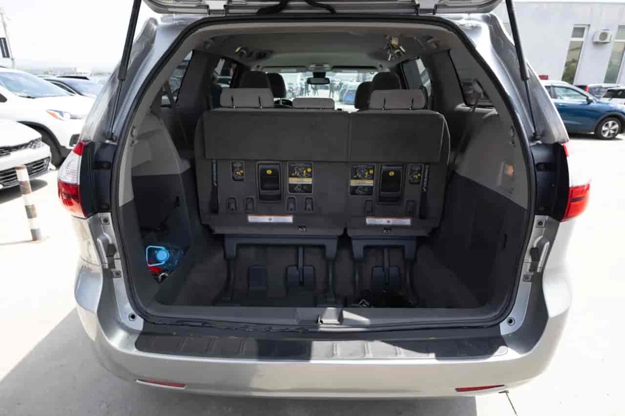 TOYOTA Sienna - 7