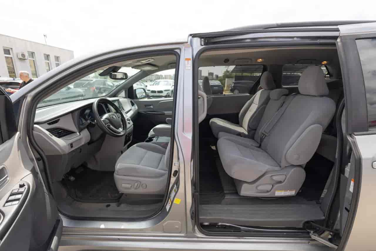 TOYOTA Sienna - 8