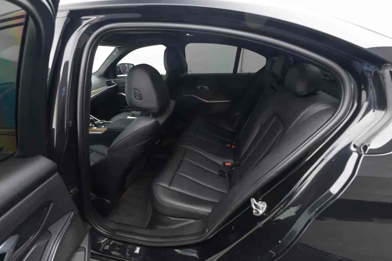 BMW 3-Series - 8