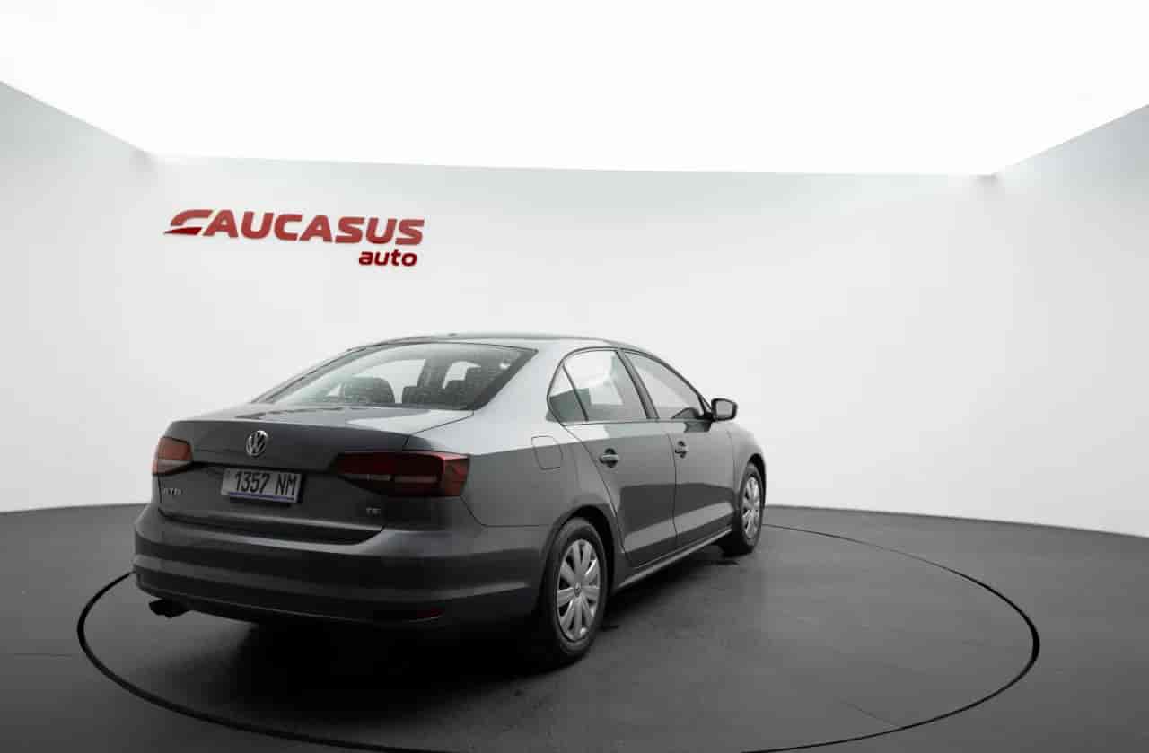 VOLKSWAGEN Jetta - 4