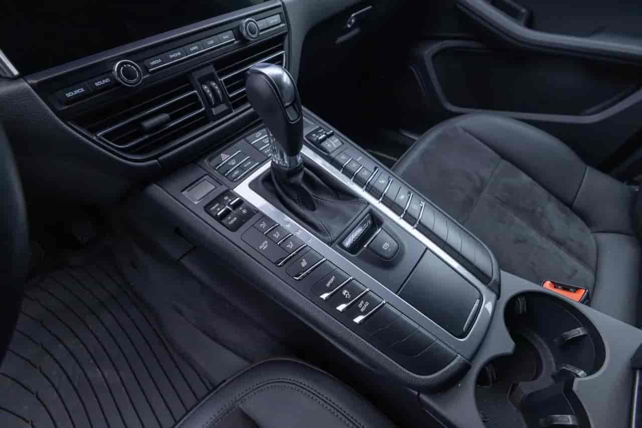 PORSCHE Macan - 10
