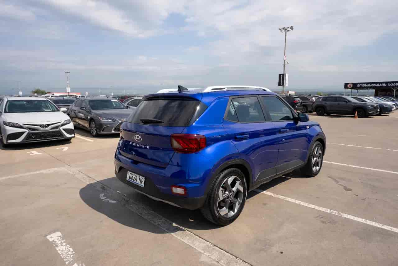 HYUNDAI Venue - 4