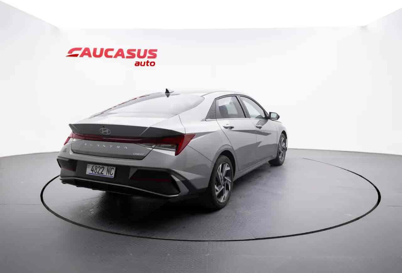 HYUNDAI Elantra - 4