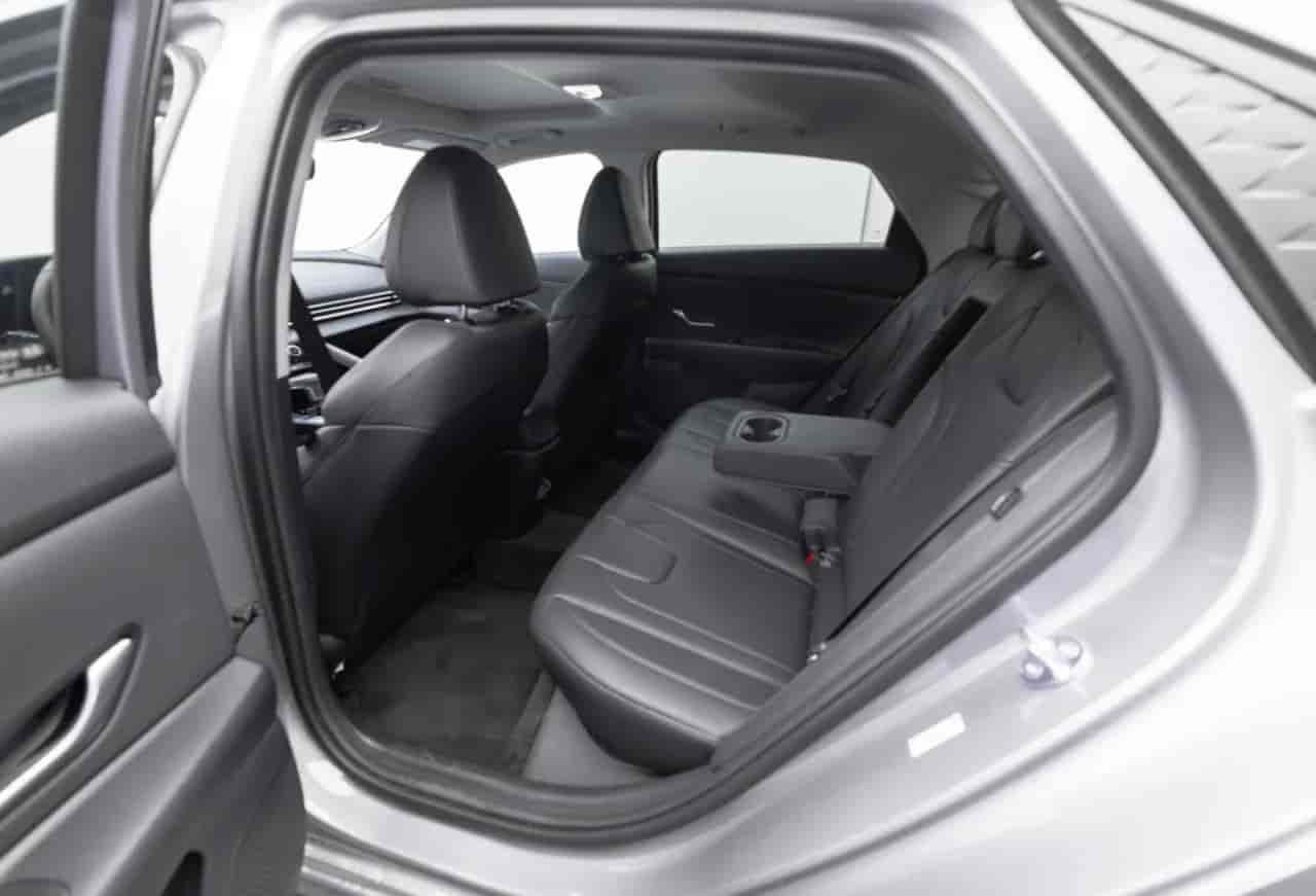 HYUNDAI Elantra - 8