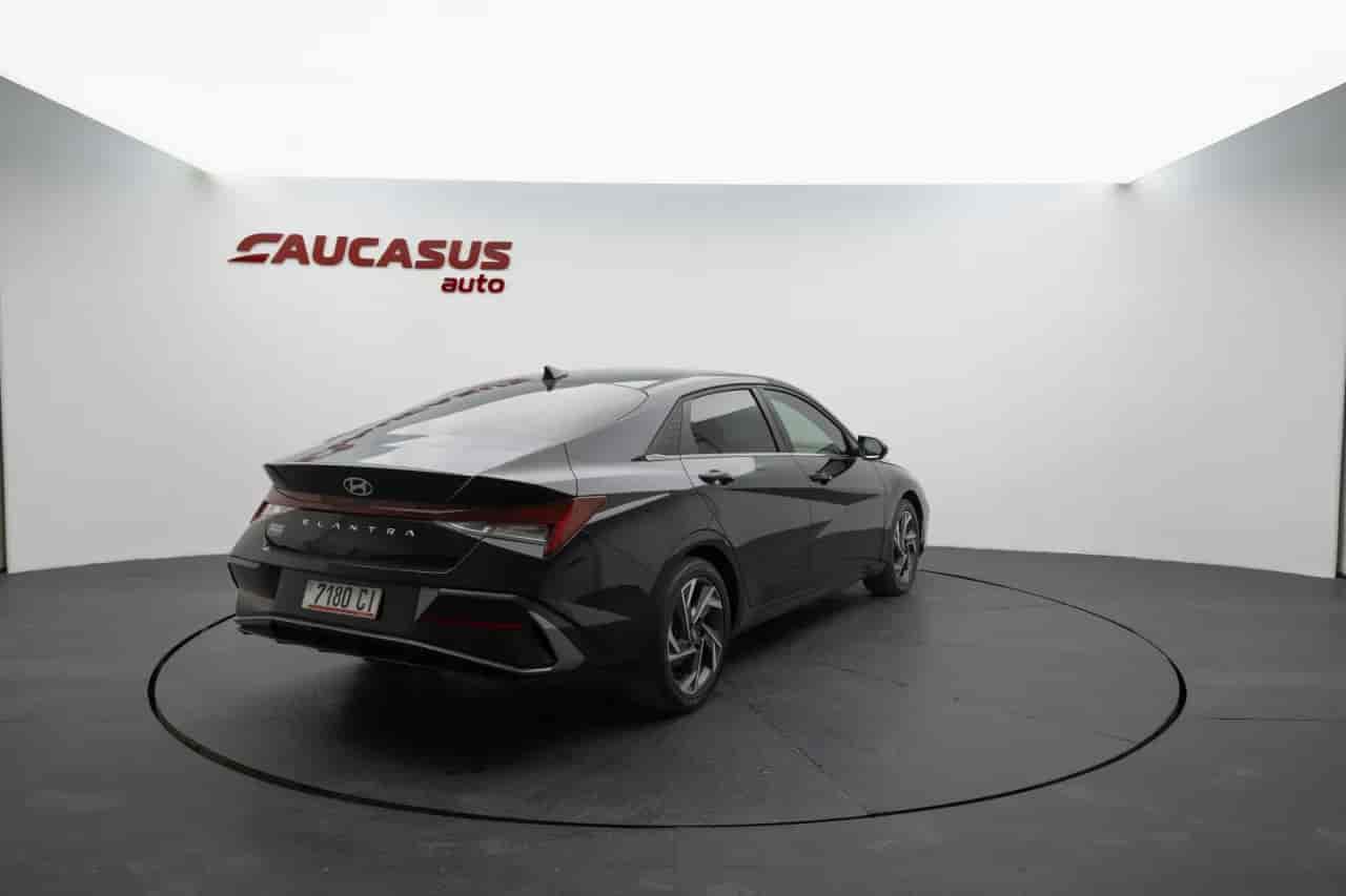 HYUNDAI Elantra - 4