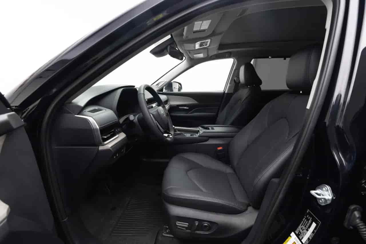 TOYOTA Grand Highlander - 10