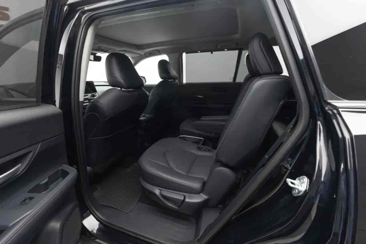 TOYOTA Grand Highlander - 8
