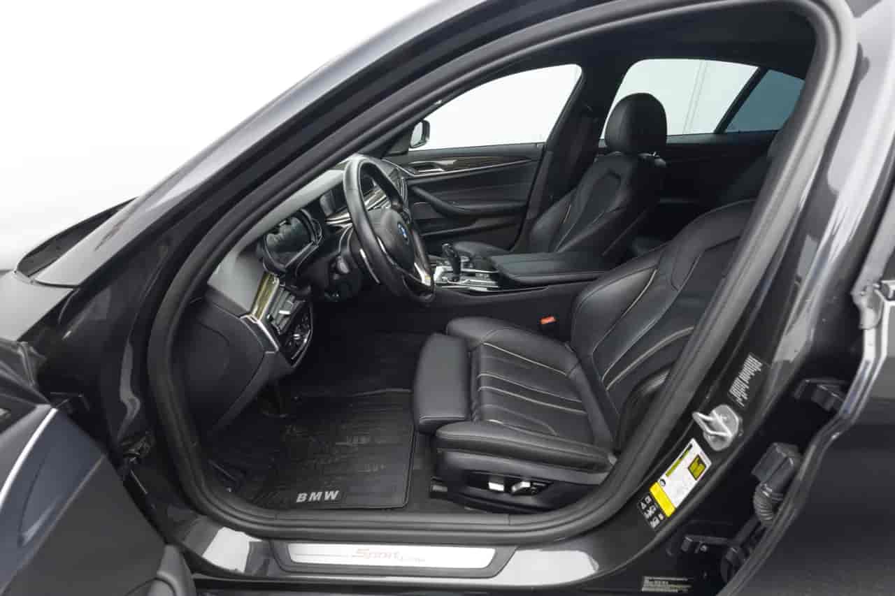 BMW 5-Series - 10