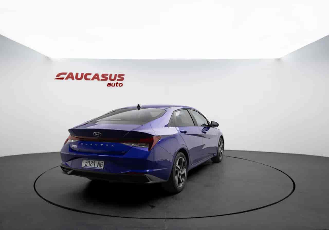 HYUNDAI Elantra - 4