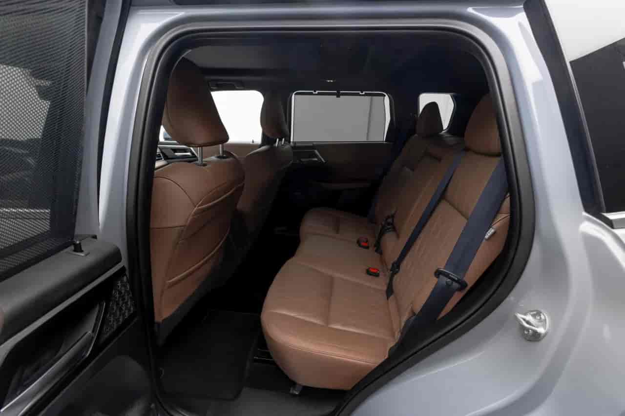 MITSUBISHI Outlander - 8