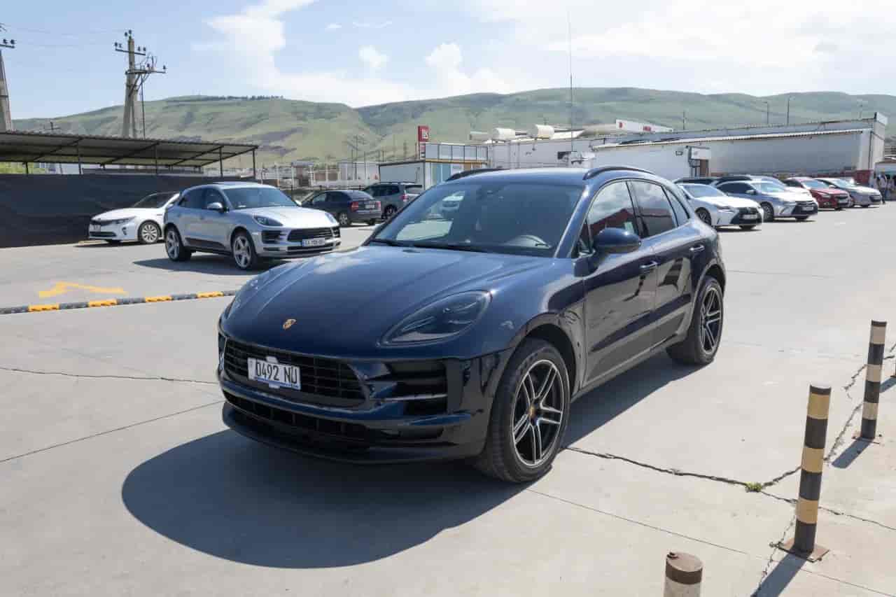 PORSCHE Macan - 1