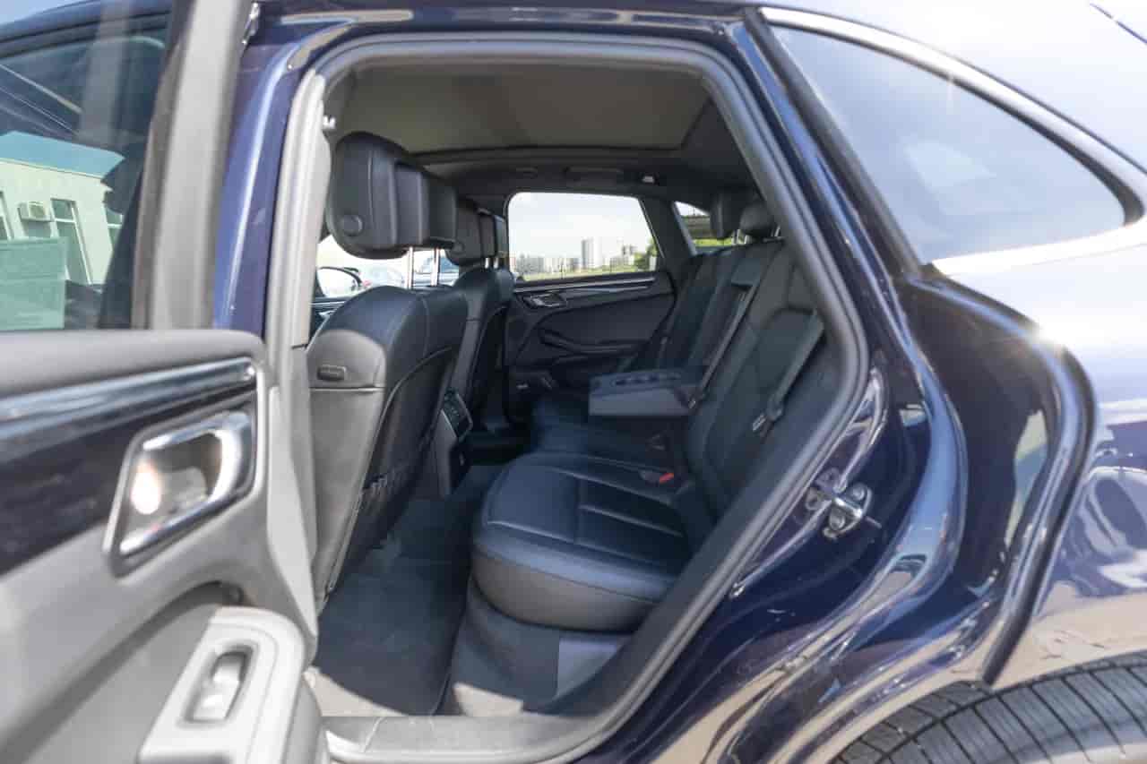 PORSCHE Macan - 8