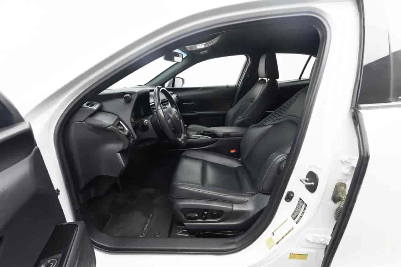 LEXUS UX - 10