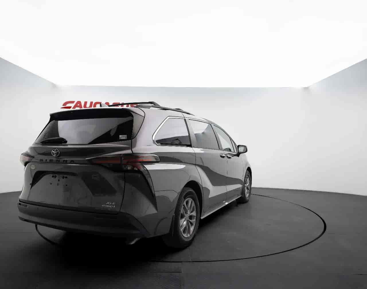 TOYOTA Sienna - 4