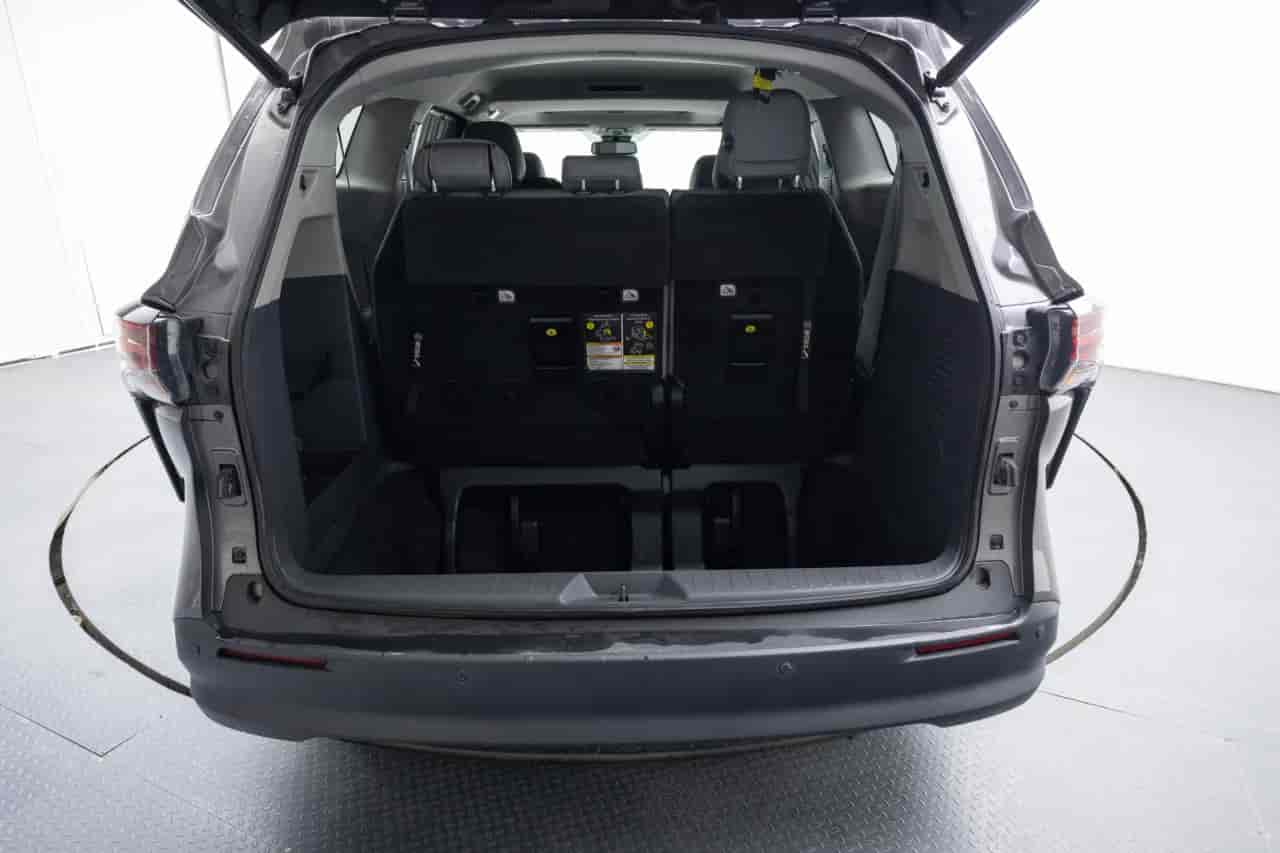 TOYOTA Sienna - 7