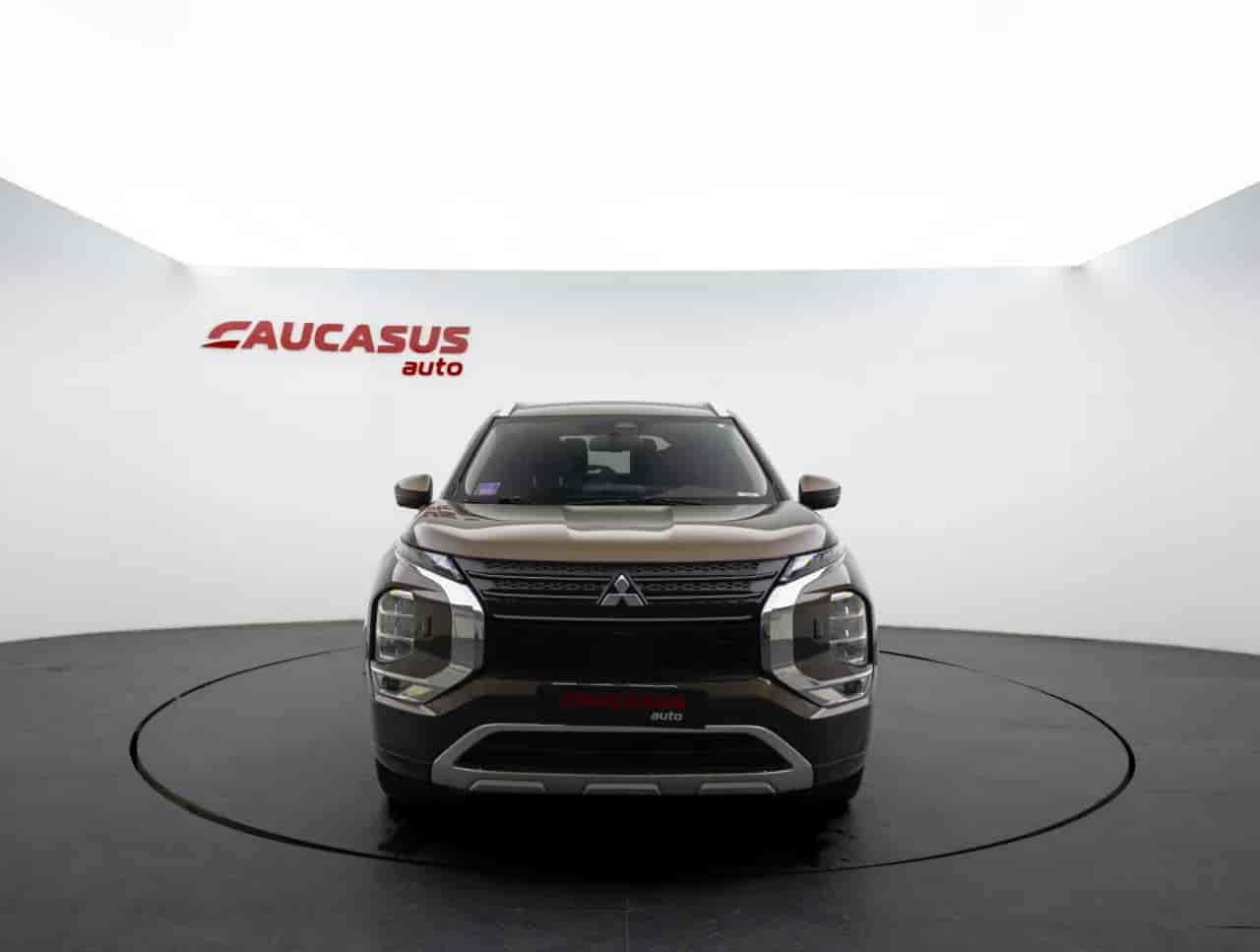 MITSUBISHI Outlander - 2