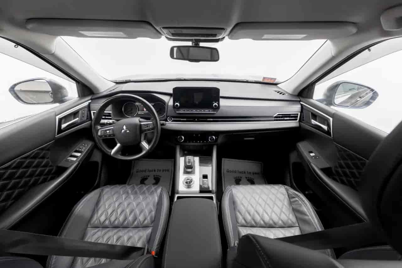 MITSUBISHI Outlander - 9