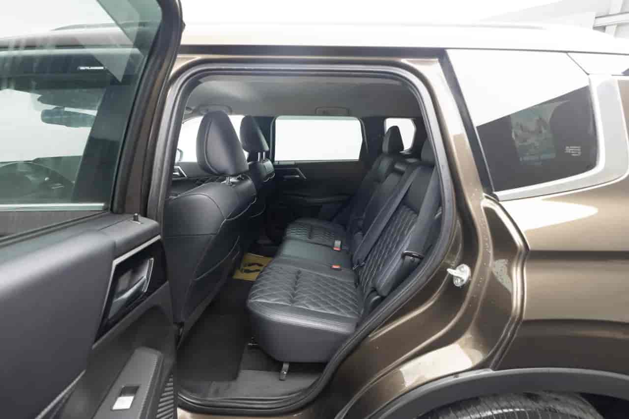 MITSUBISHI Outlander - 8