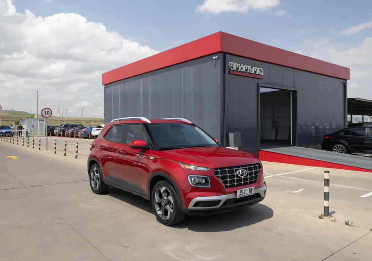 HYUNDAI Venue - 3