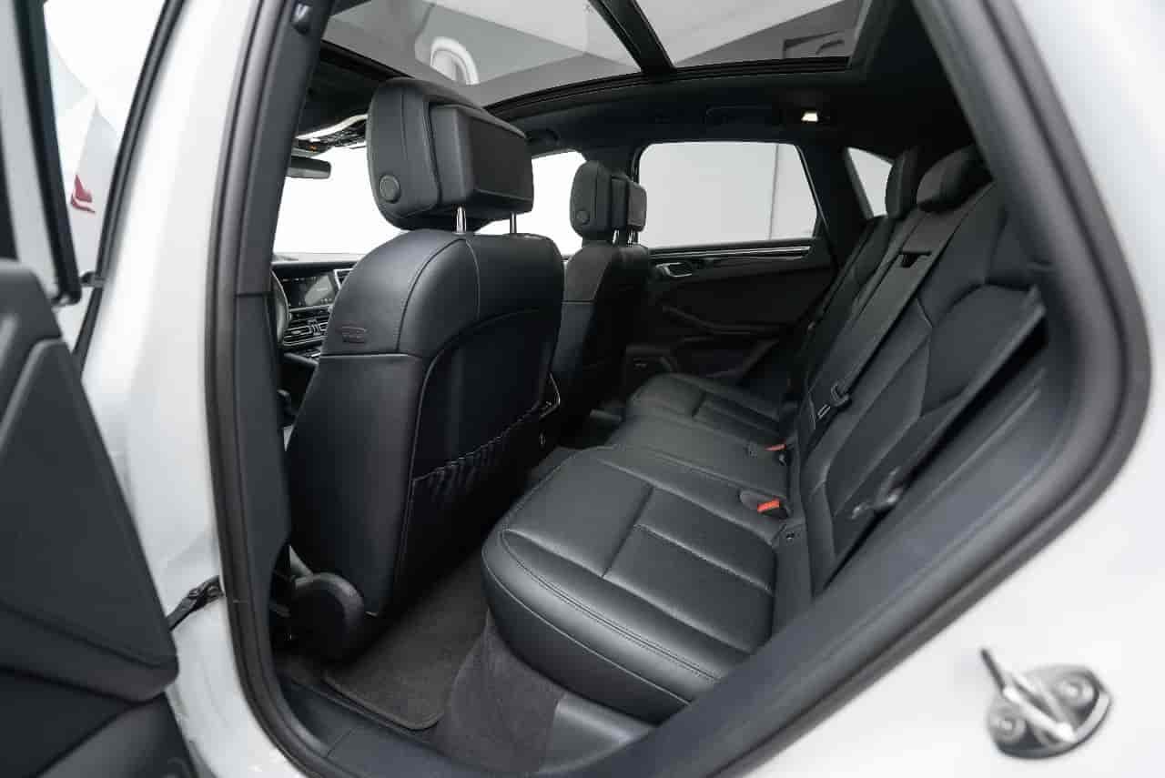 PORSCHE Macan - 8